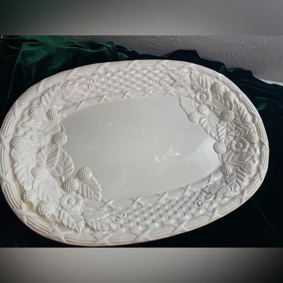 Large 20”x 14” White Stoneware Fruit Basket Serving Plater - Picture 1 of 16